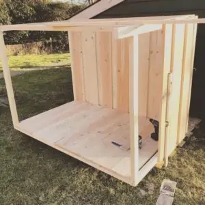 Unsere selbst gebaute Hundehütte